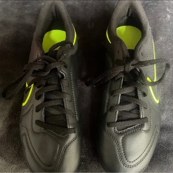 Nike TIEMPO Soccer Cleats size 5Y Black and Green - Picture 1 of 3